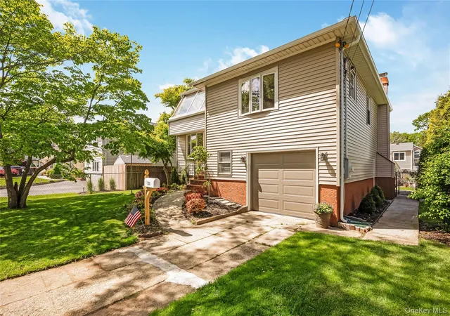 3rd image of 233 Walnut St, Massapequa Park, NY 11762 | MLS# 1005318