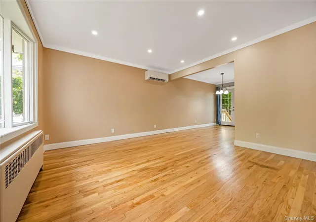 4th image of 233 Walnut St, Massapequa Park, NY 11762 | MLS# 1005318