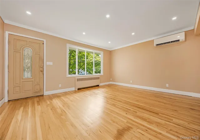 5th image of 233 Walnut St, Massapequa Park, NY 11762 | MLS# 1005318