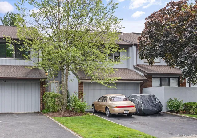 2nd image of 83 Foxwood Dr, Oyster Bay, NY 11753 | MLS# 1005359