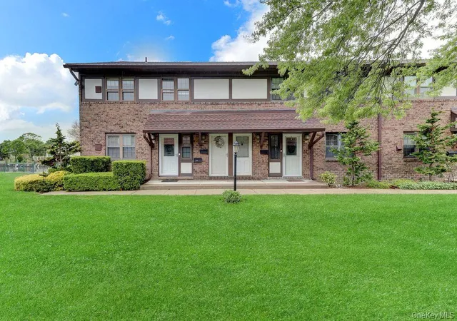 1st image of 102 Mariners Wy, Babylon, NY 11726 | MLS# 1005373
