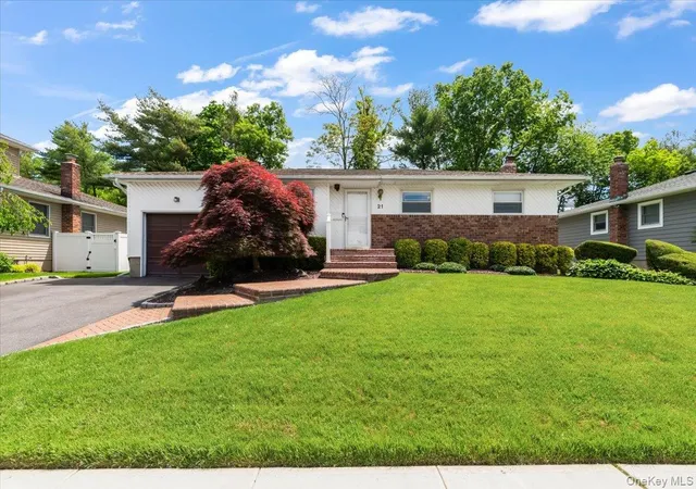 2nd image of 21 Beaumont Dr, Oyster Bay, NY 11803 | MLS# 1005391