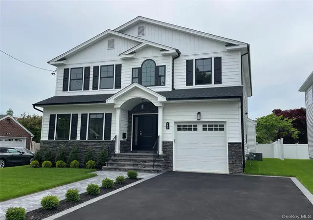 Photo 1 of Sale Pending at 469 Andrews Rd, North Hempstead, NY 11501 | MLS# 1005394 | Listing updated on 2026-09-03