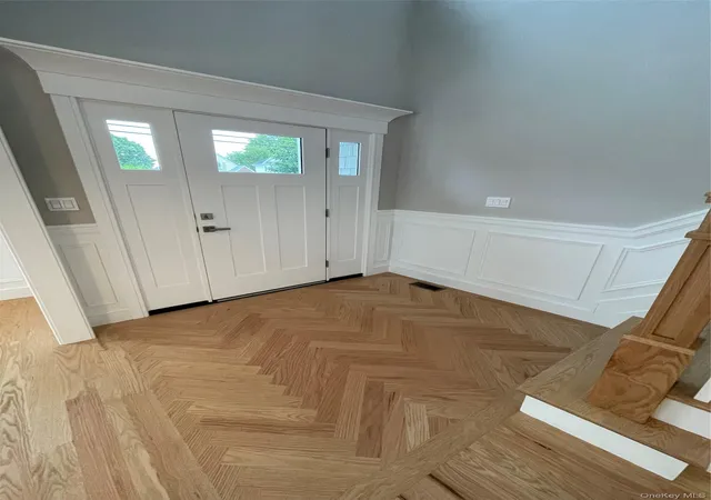 Photo 3 of Sale Pending at 469 Andrews Rd, North Hempstead, NY 11501 | MLS# 1005394 | Listing updated on 2026-09-03