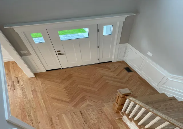 Photo 3 of Sale Pending at 469 Andrews Rd, North Hempstead, NY 11501 | MLS# 1005394 | Listing updated on 2026-09-03
