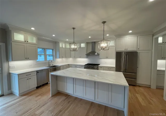 Photo 4 of Sale Pending at 469 Andrews Rd, North Hempstead, NY 11501 | MLS# 1005394 | Listing updated on 2026-09-03