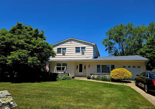 1st image of 211 Babylon St, Islip, NY 11752 | MLS# 1005440