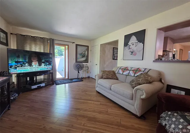 3rd image of 211 Babylon St, Islip, NY 11752 | MLS# 1005440