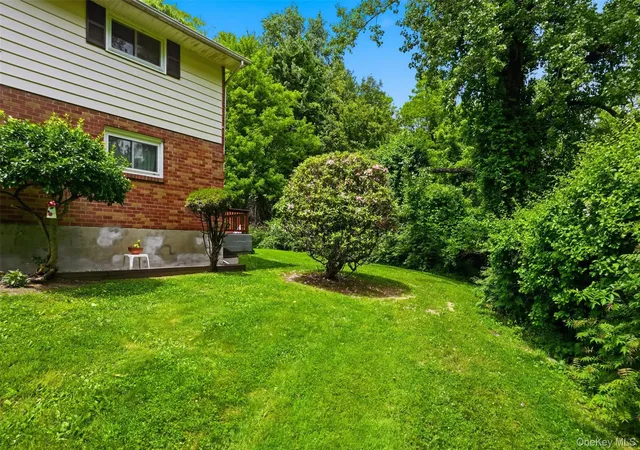 Homes for sale in Newburgh, NY | 1903 Parr Lake Dr, Newburgh, NY 12550