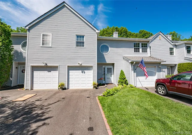 3rd image of 806 Sara Cir, Port Jefferson Station, NY 11776 | MLS# 1005444