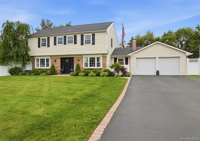 1st image of 4 Blackwell Ct, Brookhaven, NY 11790 | MLS# 1005462