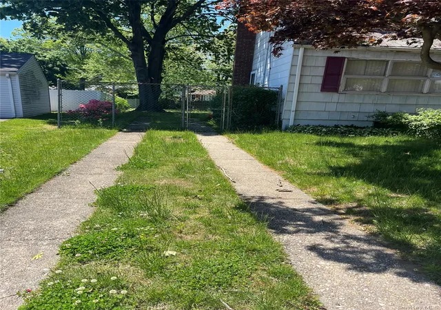 2nd image of 497 Maryann Ln, West Hempstead, NY 11552 | MLS# 1005471