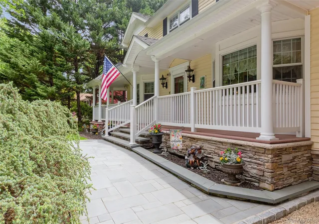 3rd image of 48 River Heights Dr, Smithtown, NY 11787 | MLS# 1005485