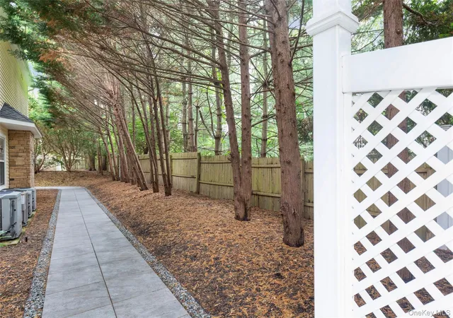 40th image of 48 River Heights Dr, Smithtown, NY 11787 | MLS# 1005485