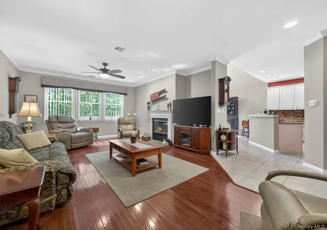 Photo 3 of Single family home for sale at 5 Holly Ct, Tuxedo, NY 10987 | MLS# 1005489 | Listing updated on 2026-10-08