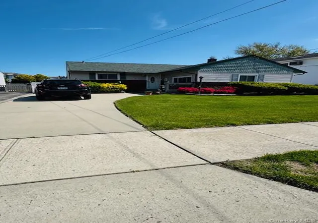 Photo 2 of Sale Pending at 10 Schley Ave, Babylon, NY 11757 | MLS# 1005494 | Listing updated on 2026-09-03