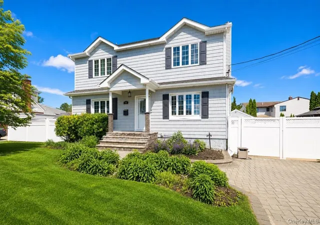 3rd image of 140 Euclid Ave, Massapequa, NY 11758 | MLS# 1005514