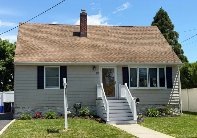Homes for sale in Babylon, NY | 49 Mortimer Ave, Babylon, NY 11702 | MLS# 1005515