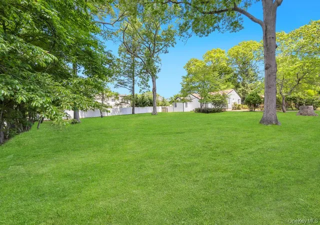 3rd image of 5 Radford Rd, Lake Grove, NY 11755 | MLS# 1005530