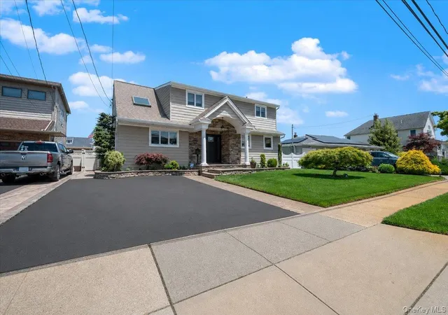 2nd image of 41 Jefferson Pl, Massapequa, NY 11758 | MLS# 1005577