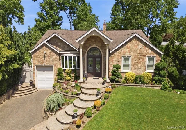 Photo 1 of Sale Pending at 9 Robert Cir, Syosset, NY 11791 | MLS# 1005605 | Listing updated on 2026-06-15