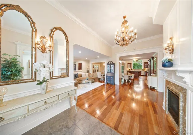 Photo 4 of Sale Pending at 9 Robert Cir, Syosset, NY 11791 | MLS# 1005605 | Listing updated on 2026-06-15