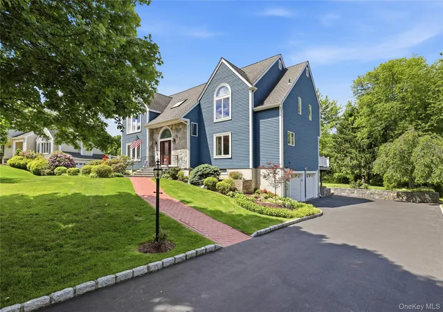 Photo 3 of Single family home for sale at 3093 Ferncrest Dr, Yorktown, NY 10598 | MLS# 1005616 | Listing updated on 2026-10-08
