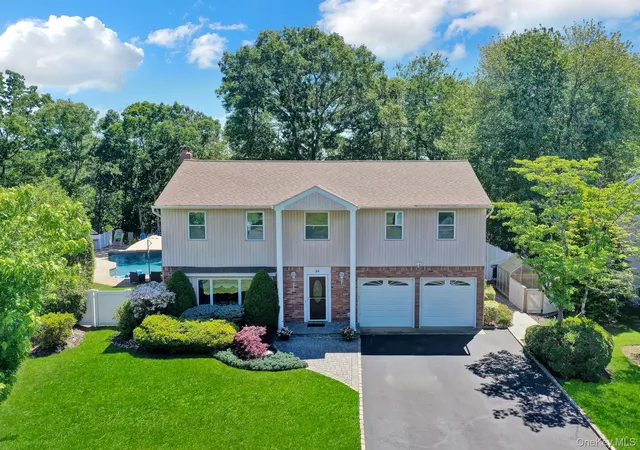 2nd image of 54 Sandy Hollow Dr, Smithtown, NY 11787 | MLS# 1005651