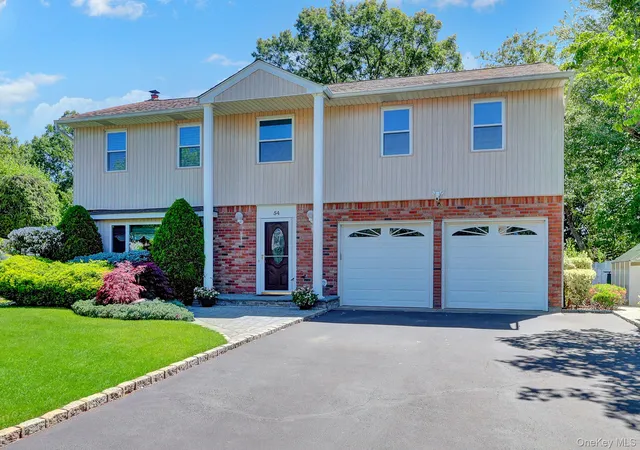 Photo 3 of Sale Pending at 54 Sandy Holw Dr, Smithtown, NY 11787 | MLS# 1005651 | Listing updated on 2026-07-02