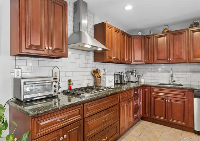 5th image of 1426 Ackerson Blvd, Bay Shore, NY 11706 | MLS# 1005656