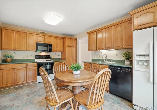2nd image of 101 Heritage Hills Dr #A, Somers, NY 10589 | MLS# 1005663