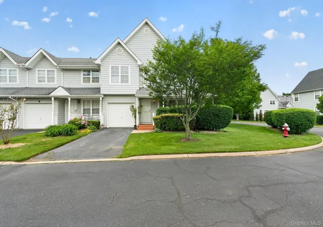 2nd image of 1 Summerfield Cir, Central Islip, NY 11722 | MLS# 1005670
