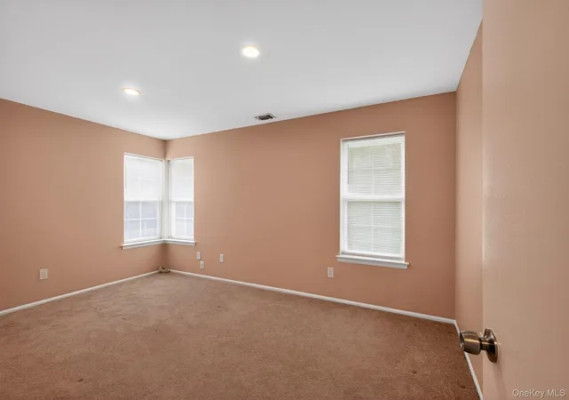25th image of 1 Summerfield Cir, Central Islip, NY 11722 | MLS# 1005670