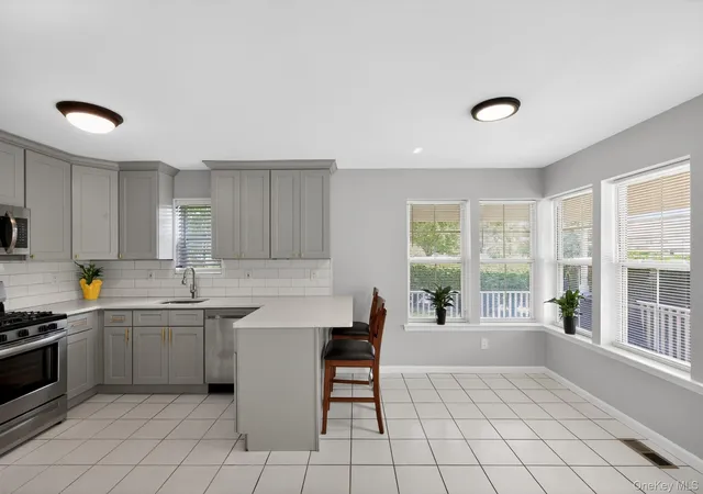 4th image of 1 Summerfield Cir, Central Islip, NY 11722 | MLS# 1005670