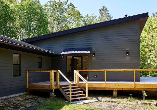 Photo 3 of Single family home for sale at 9 Curtis Rd, Highland, NY 12732 | MLS# 1005685 | Listing updated on 2026-09-25