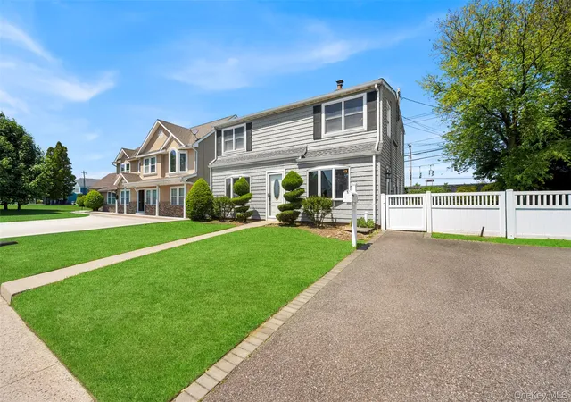 2nd image of 11 Balsam Ln, Hempstead, NY 11756 | MLS# 1005689