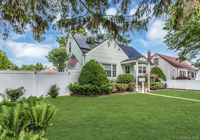 3rd image of 93 Gilroy Ave, Hempstead, NY 11553 | MLS# 1005699