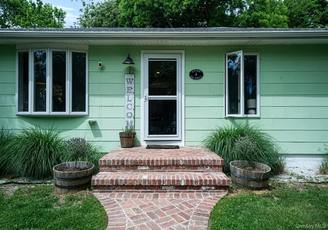 2nd image of 8 Hill St E, Wading River, NY 11792 | MLS# 1005714