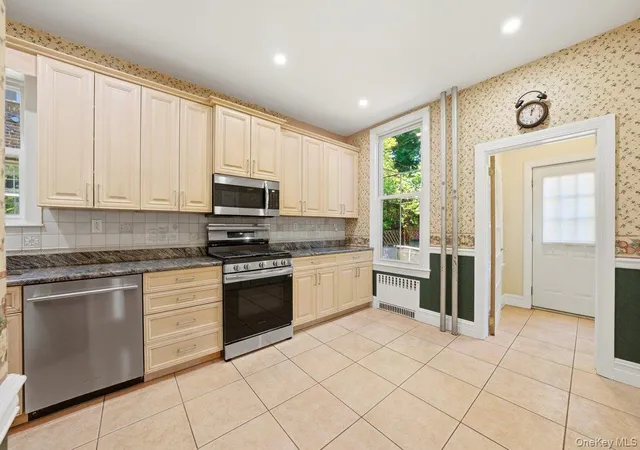 4th image of 261 East 239Th St, New York, NY 10470 | MLS# 1005750