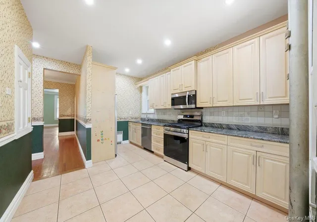 5th image of 261 East 239Th St, New York, NY 10470 | MLS# 1005750