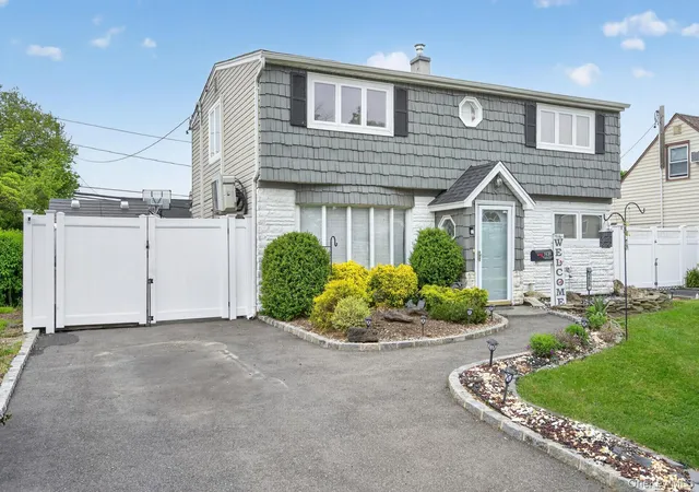 3rd image of 1438 Harding St, Hempstead, NY 11710 | MLS# 1005751