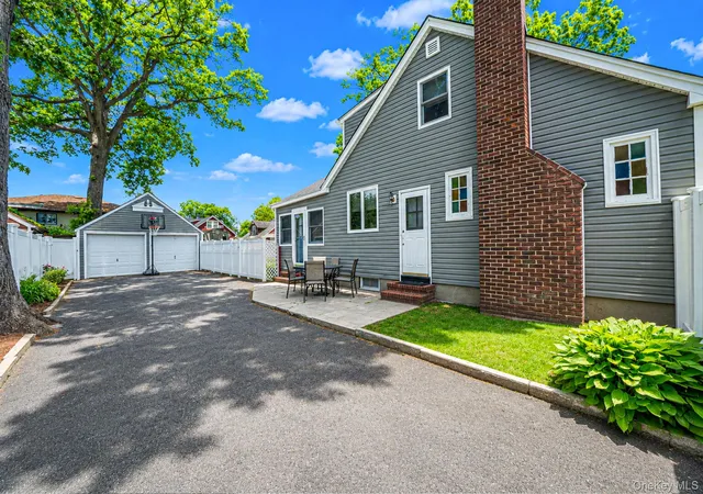4th image of 1905 Park Ave, Hempstead, NY 11554 | MLS# 1005752