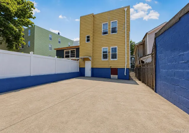 Listing Photo 4 - Condo for sale in building located at 123 Oliver Ave, Yonkers, NY 10701