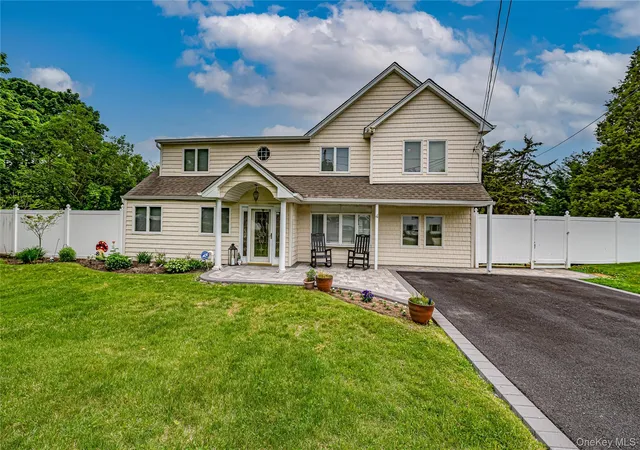 2nd image of 4 Country Greens Dr, Holtsville, NY 11742 | MLS# 1005760