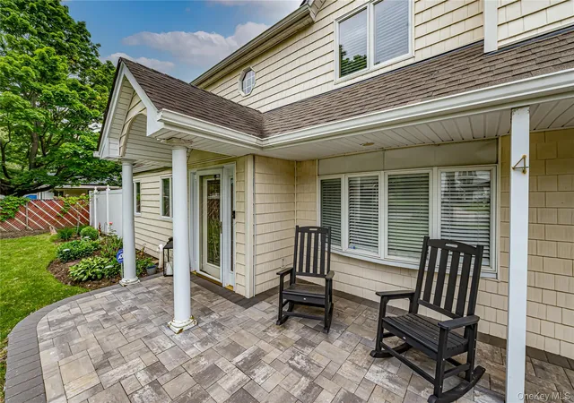 3rd image of 4 Country Greens Dr, Holtsville, NY 11742 | MLS# 1005760