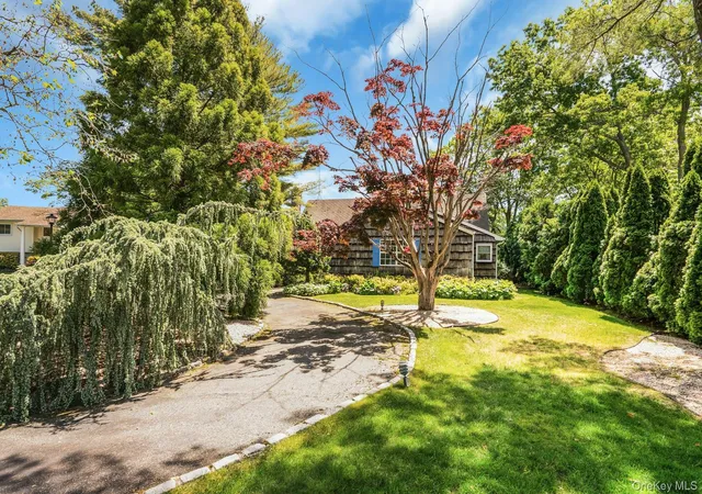 3rd image of 27 Arcadia Dr, Dix Hills, NY 11746 | MLS# 1005772