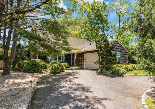 5th image of 27 Arcadia Dr, Dix Hills, NY 11746 | MLS# 1005772