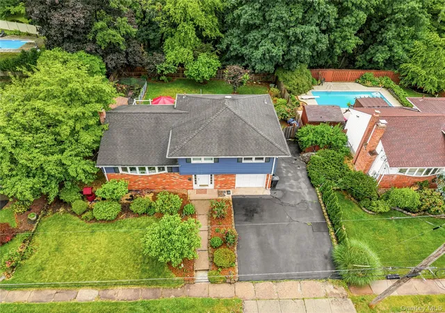 2nd image of 4 Forest Knoll Dr, Ramapo, NY 10901 | MLS# 1005775