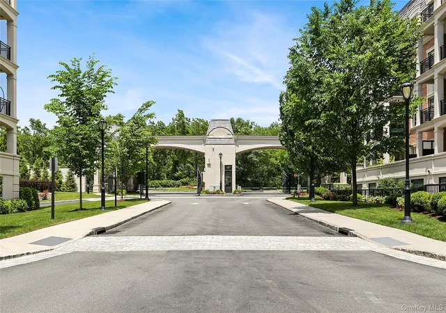 36th image of 5000 Royal Ct #5101, New Hyde Park, NY 11040 | MLS# 1005793