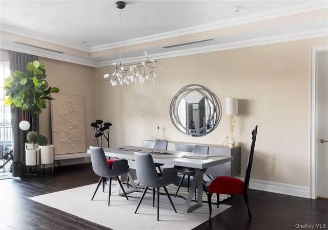 4th image of 5000 Royal Ct, North Hempstead, NY 11040